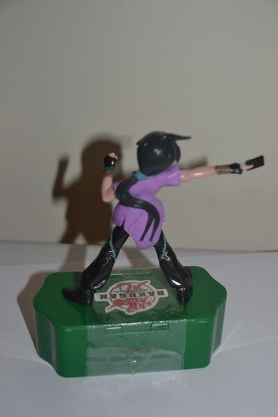File:Shun Figure Back.jpg