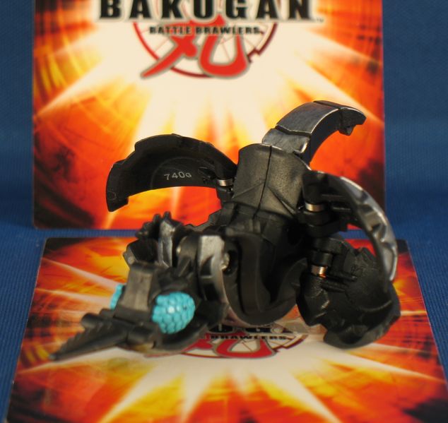 File:Moskeeto Bakusteel Silver Darkus 740g.JPG